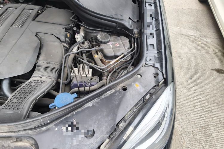 Used Mercedes-Benz M-Class 2015 ML 320 4MATIC Engine Bay Left