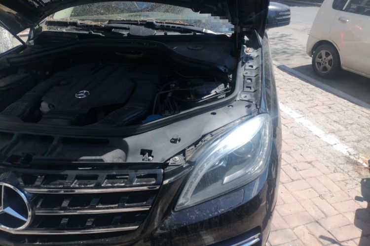 Used Mercedes-Benz M-Class 2015 ML 320 4MATIC Engine Bay Left