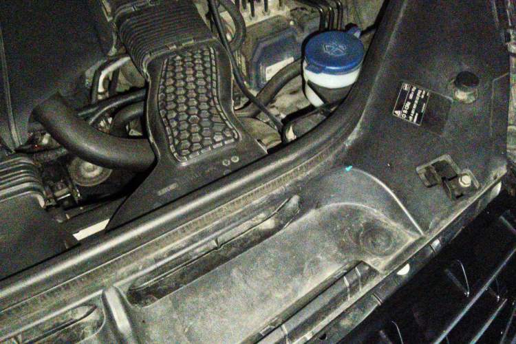 Used Mercedes-Benz M-Class 2015 ML 400 4MATIC Luxury Model Engine Bay Left