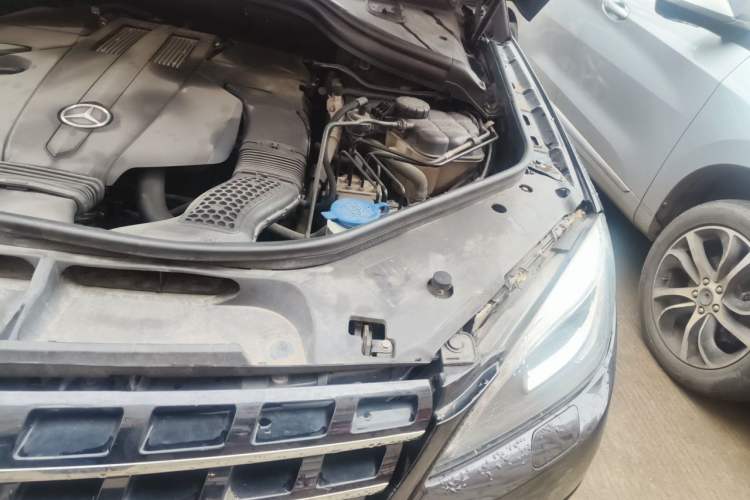 Used Mercedes-Benz M-Class 2015 ML 400 4MATIC Dynamic Model Engine Bay Left