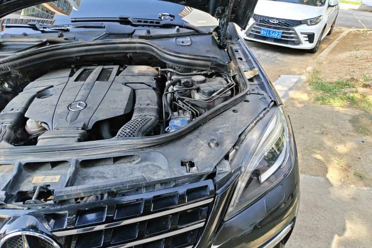 Used Mercedes-Benz M-Class 2015 ML 320 4MATIC Engine Bay Left