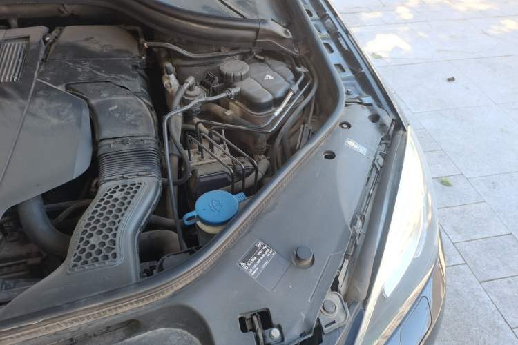 Used Mercedes-Benz M-Class 2015 ML 400 4MATIC Luxury Model Engine Bay Left