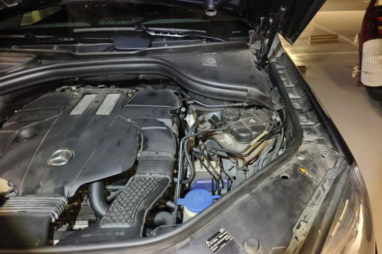 Used Mercedes-Benz M-Class 2015 ML 320 4MATIC Engine Bay Left