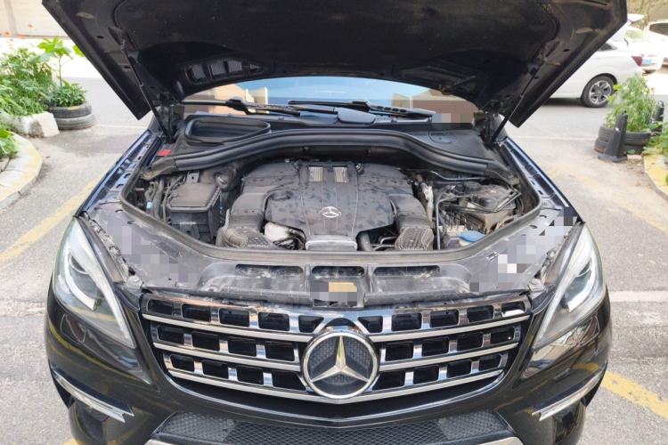 Used Mercedes-Benz M-Class 2015 ML 400 4MATIC Dynamic Model Engine Bay