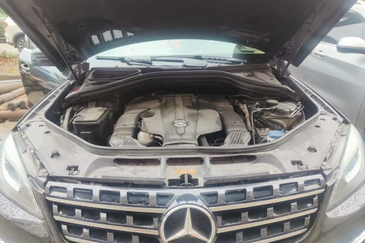 Used Mercedes-Benz M-Class 2015 ML 400 4MATIC Dynamic Model Engine Bay