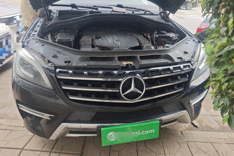 Used Mercedes-Benz M-Class 2015 ML 400 4MATIC Dynamic Model Engine Bay