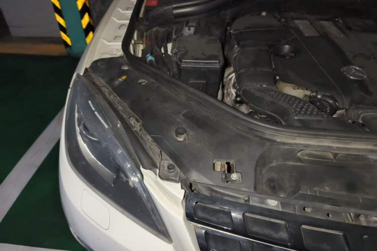 Used Mercedes-Benz M-Class 2015 ML 400 4MATIC Dynamic Model Engine Bay Right