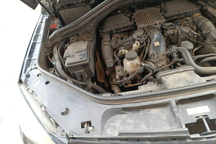Used Mercedes-Benz M-Class 2015 ML 400 4MATIC Luxury Model Engine Bay Right