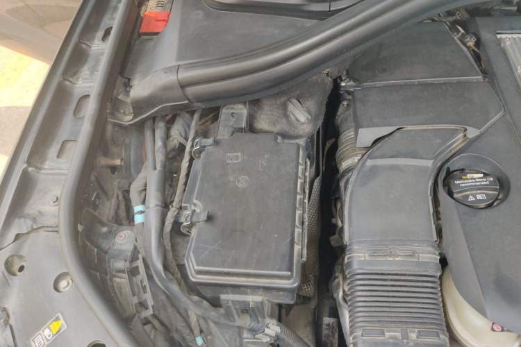 Used Mercedes-Benz M-Class 2015 ML 320 4MATIC Engine Bay Right