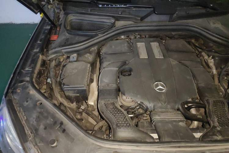 Used Mercedes-Benz M-Class 2015 ML 320 4MATIC Engine Bay Right