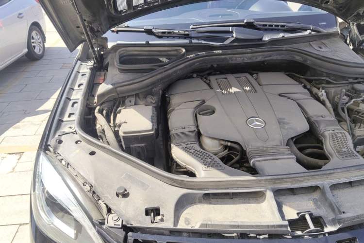 Used Mercedes-Benz M-Class 2015 ML 400 4MATIC Luxury Model Engine Bay Right