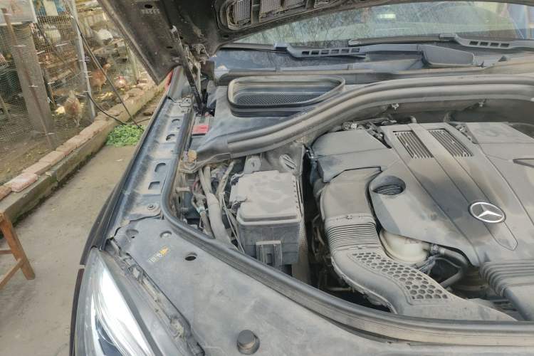 Used Mercedes-Benz M-Class 2015 ML 320 4MATIC Engine Bay Right