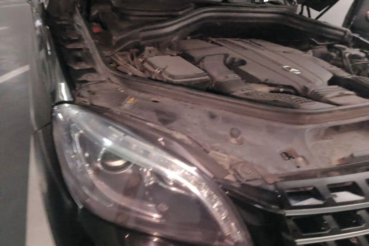Used Mercedes-Benz M-Class 2015 ML 400 4MATIC Luxury Model Engine Bay Right