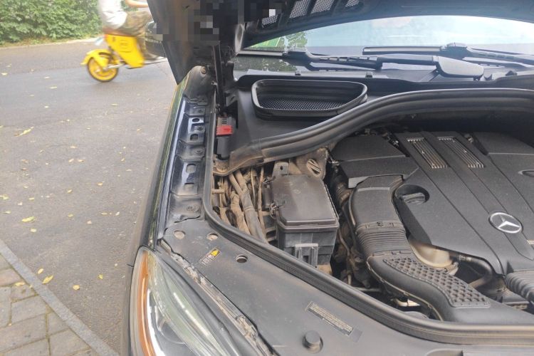 Used Mercedes-Benz M-Class  Engine Bay Right