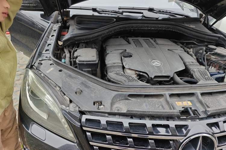 Used Mercedes-Benz M-Class 2015 ML 400 4MATIC Luxury Model Engine Bay Right