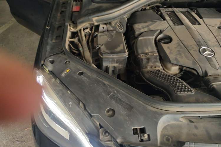 Used Mercedes-Benz M-Class 2015 ML 320 4MATIC Engine Bay Right