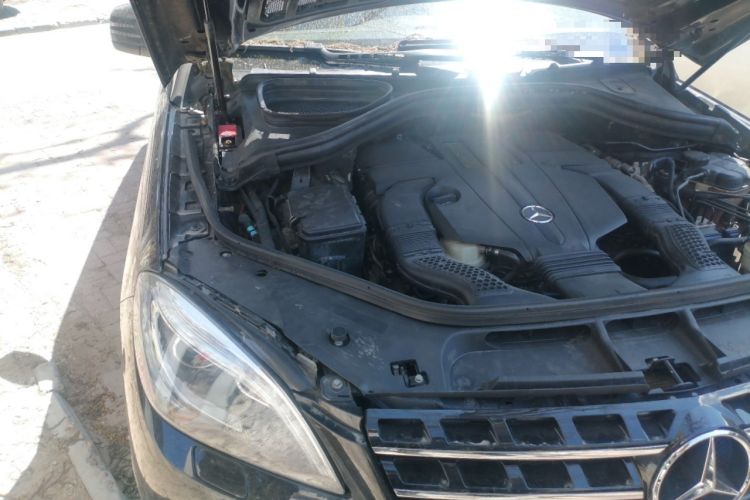 Used Mercedes-Benz M-Class 2015 ML 320 4MATIC Engine Bay Right