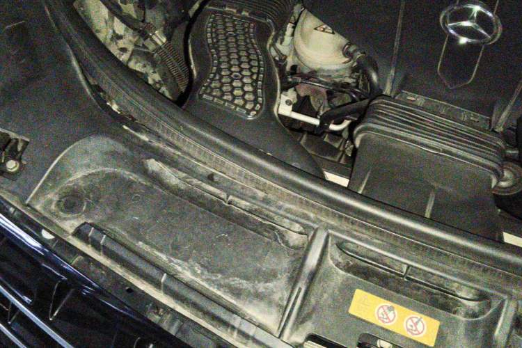Used Mercedes-Benz M-Class 2015 ML 400 4MATIC Luxury Model Engine Bay Right