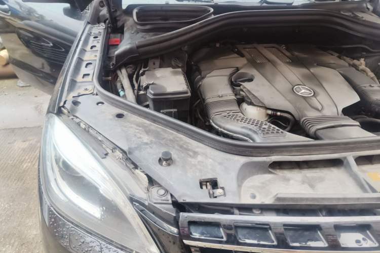 Used Mercedes-Benz M-Class 2015 ML 400 4MATIC Dynamic Model Engine Bay Right