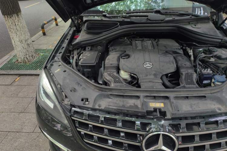 Used Mercedes-Benz M-Class 2015 ML 400 4MATIC Luxury Model Engine Bay Right