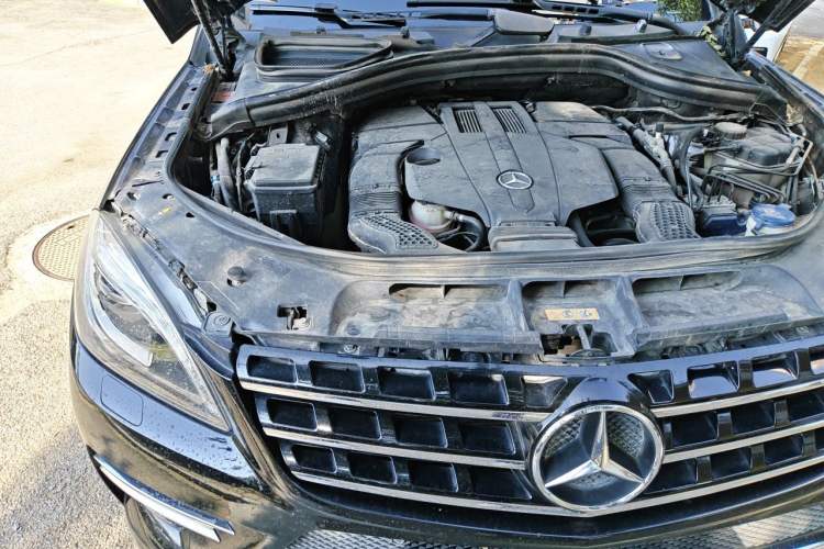 Used Mercedes-Benz M-Class 2015 ML 320 4MATIC Engine Bay Right