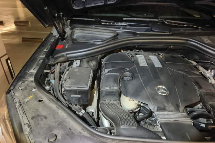 Used Mercedes-Benz M-Class 2015 ML 320 4MATIC Engine Bay Right