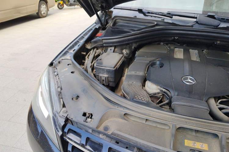 Used Mercedes-Benz M-Class 2015 ML 320 4MATIC Engine Bay Right