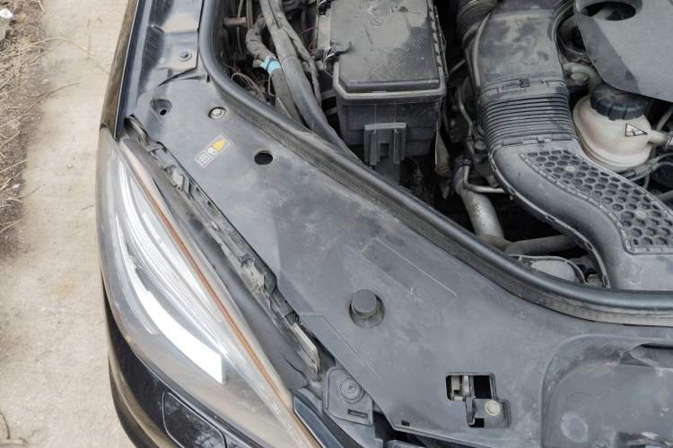 Used Mercedes-Benz M-Class 2015 ML 400 4MATIC Dynamic Model Engine Bay Right