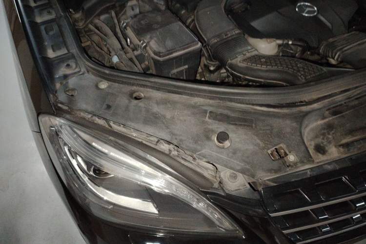 Used Mercedes-Benz M-Class 2015 ML 320 4MATIC Engine Bay Right