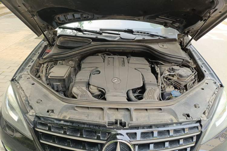 Used Mercedes-Benz M-Class 2015 ML 400 4MATIC Dynamic Model Engine Bay