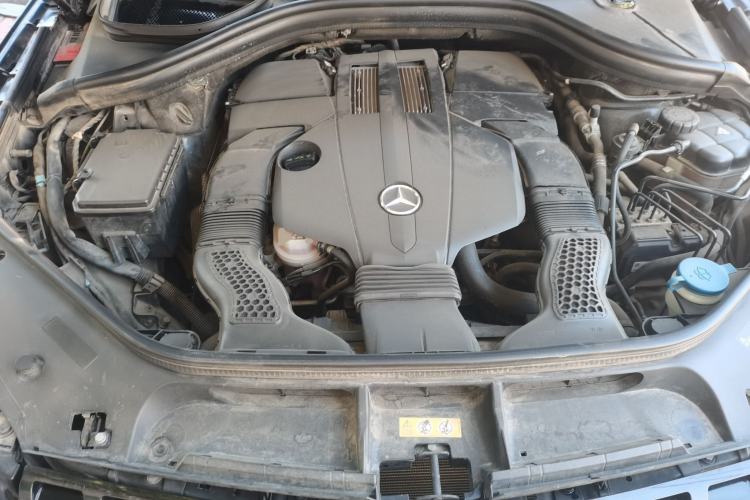 Used Mercedes-Benz M-Class 2015 ML 400 4MATIC Luxury Model Engine Bay