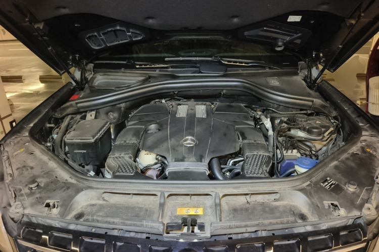 Used Mercedes-Benz M-Class 2015 ML 320 4MATIC Engine Bay