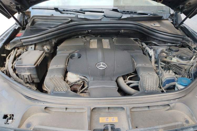 Used Mercedes-Benz M-Class 2015 ML 320 4MATIC Engine Bay