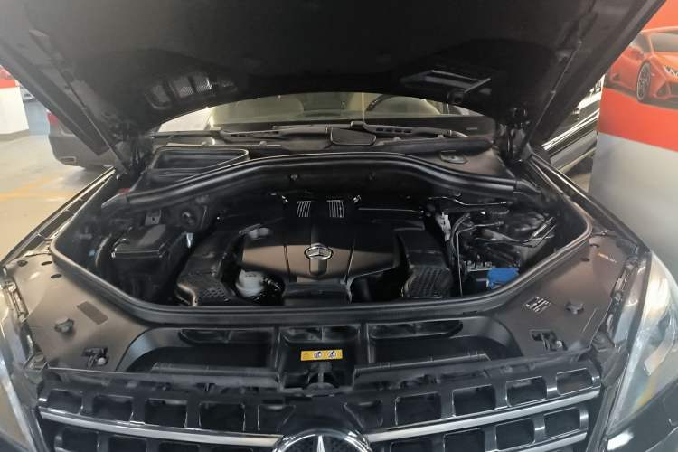 Used Mercedes-Benz M-Class 2015 ML 320 4MATIC Engine Bay