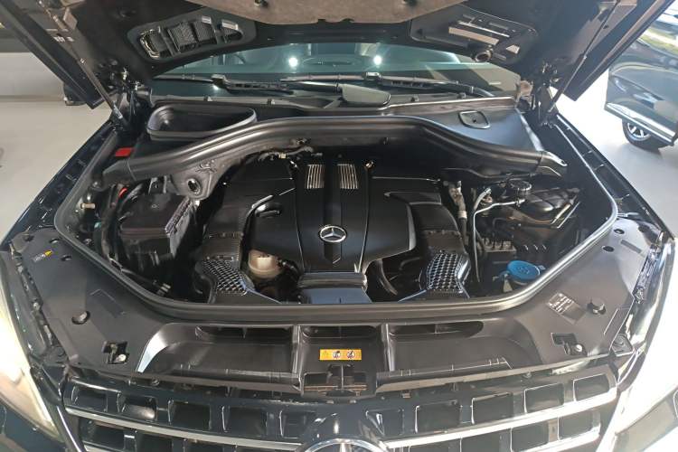 Used Mercedes-Benz M-Class 2015 ML 320 4MATIC Engine Bay
