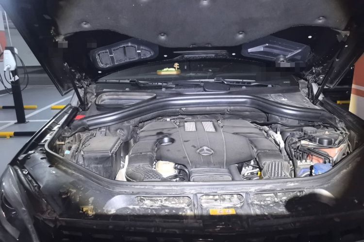 Used Mercedes-Benz M-Class 2015 ML 400 4MATIC Luxury Model Engine Bay