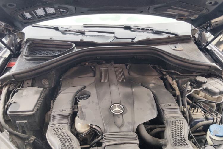 Used Mercedes-Benz M-Class 2015 ML 400 4MATIC Dynamic Model Engine Bay