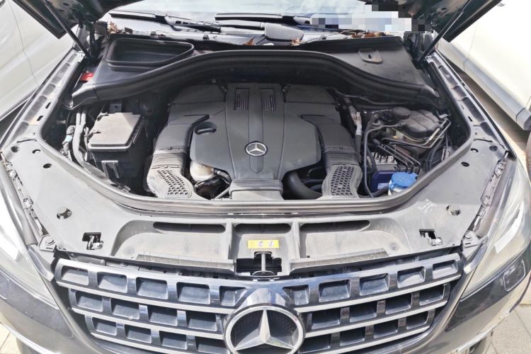 Used Mercedes-Benz M-Class 2015 ML 400 4MATIC Dynamic Model Engine Bay