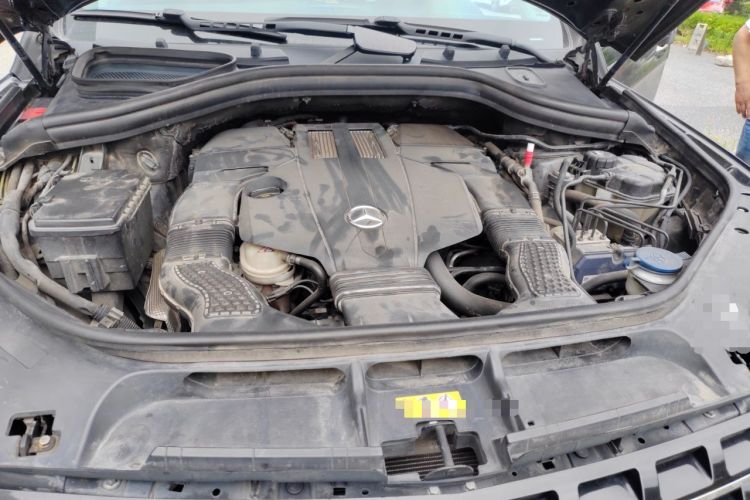 Used Mercedes-Benz M-Class 2015 ML 400 4MATIC Dynamic Model Engine Bay