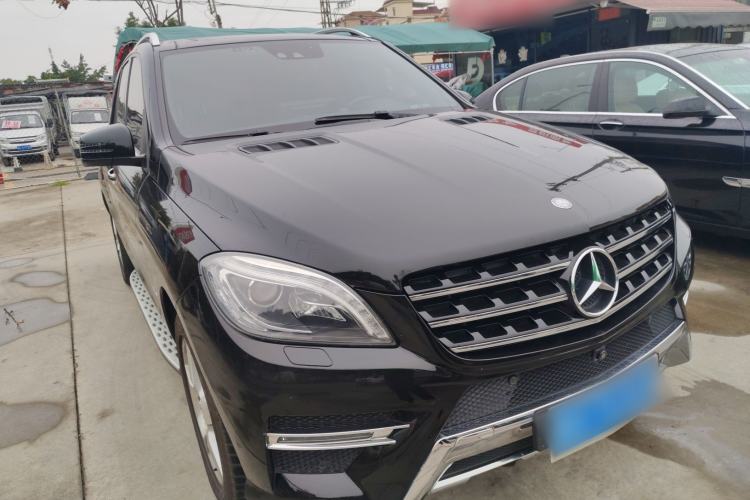 Used Mercedes-Benz M-Class 2015 ML 400 4MATIC Luxury Model Exterior 2