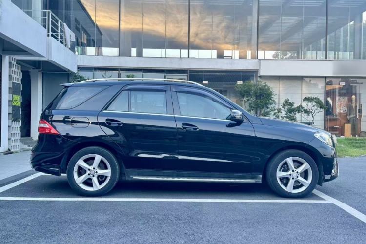 Used Mercedes-Benz M-Class 2015 ML 400 4MATIC Dynamic Model Exterior 2