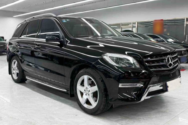Used Mercedes-Benz M-Class 2015 ML 400 4MATIC Luxury Model Exterior 2