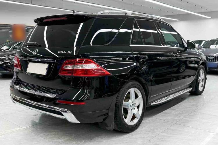 Used Mercedes-Benz M-Class 2015 ML 400 4MATIC Luxury Model Exterior 4