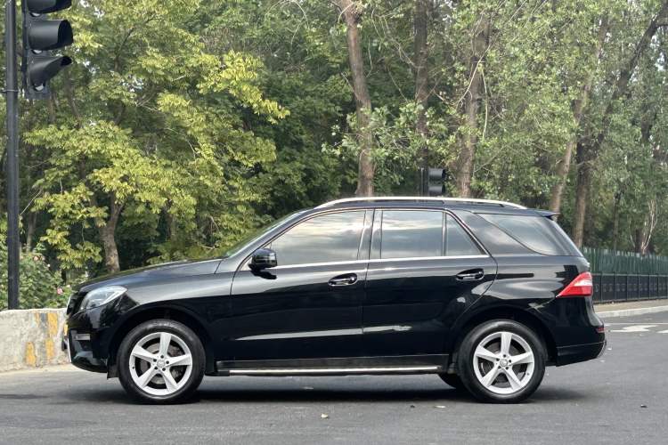 Used Mercedes-Benz M-Class 2015 ML 320 4MATIC Exterior 6