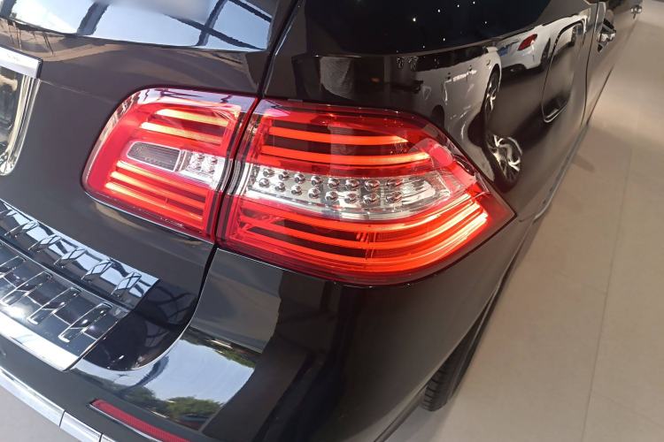 Used Mercedes-Benz M-Class 2015 ML 320 4MATIC Exterior 6