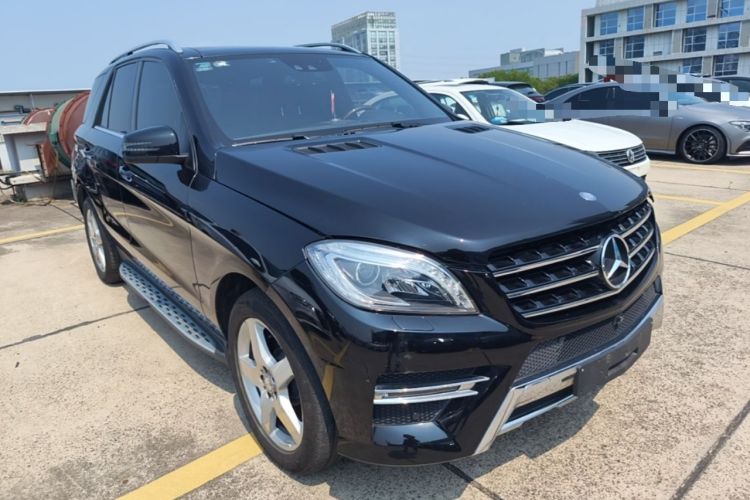 Used Mercedes-Benz M-Class 2015 ML 400 4MATIC Luxury Model Front Right 45 Deg