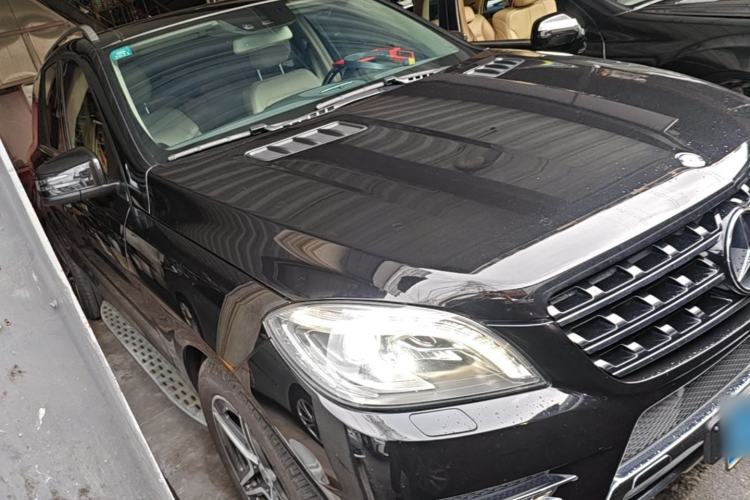 Used Mercedes-Benz M-Class 2015 ML 400 4MATIC Luxury Model Front Right 45 Deg