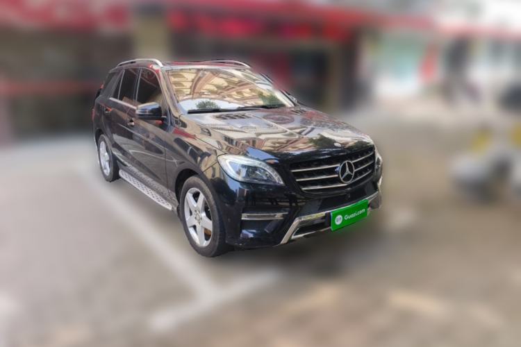 Used Mercedes-Benz M-Class 2015 ML 400 4MATIC Luxury Model Front Right 45 Deg