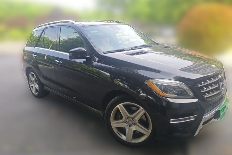 Used Mercedes-Benz M-Class  Front Right 45 Deg