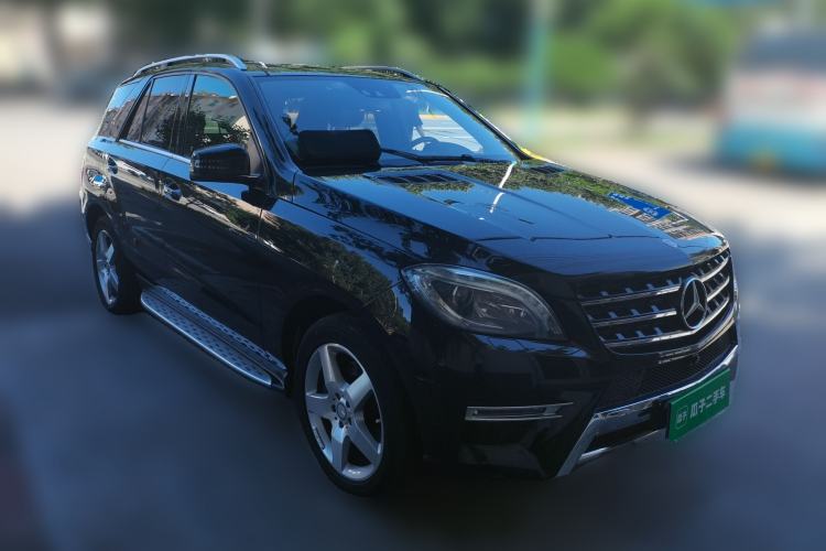 Used Mercedes-Benz M-Class 2015 ML 400 4MATIC Luxury Model Front Right 45 Deg